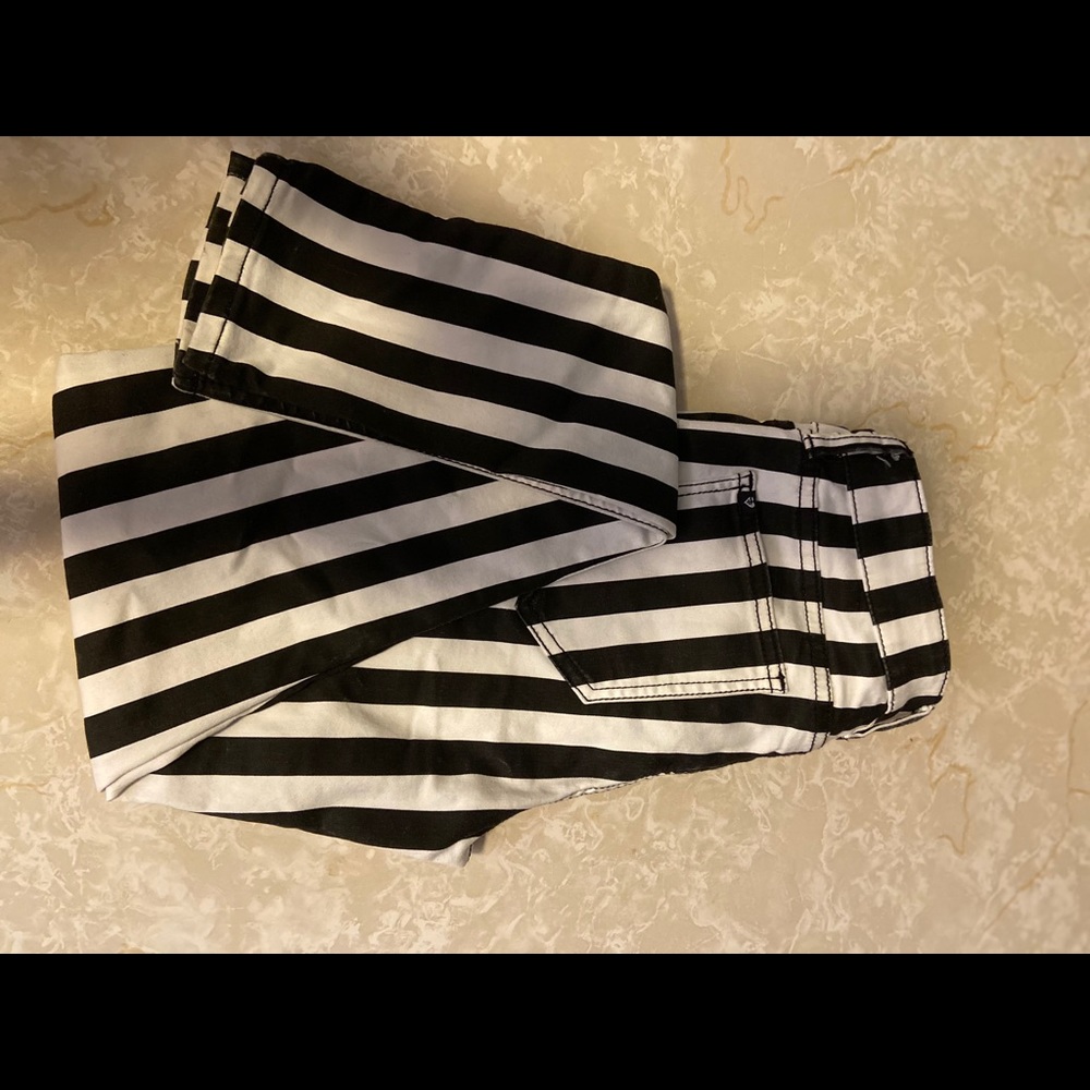 HOT TOPICS-Blackheart🌚🖤🎉💋 - Picture 6 of 10